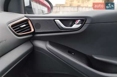 Хэтчбек Hyundai Ioniq 2017 в 