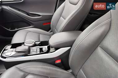 Хетчбек Hyundai Ioniq 2017 в  фото 36 Хетчбек Hyundai Ioniq 2017 в