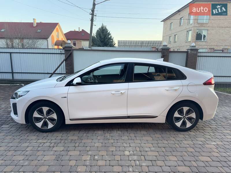 Ліфтбек Hyundai Ioniq 2019 в Чернівцях