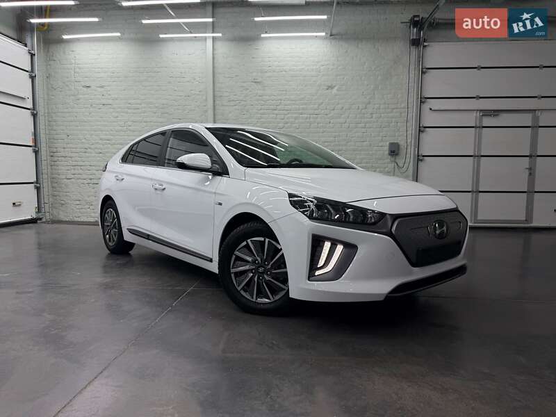 Хэтчбек Hyundai Ioniq 2019 в 
