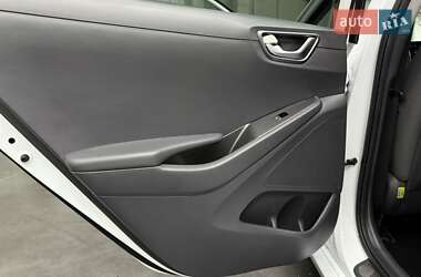 Хэтчбек Hyundai Ioniq 2019 в 