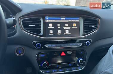 Хэтчбек Hyundai Ioniq 2018 в 