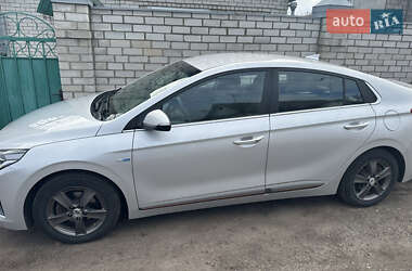 Хэтчбек Hyundai Ioniq 2017 в 