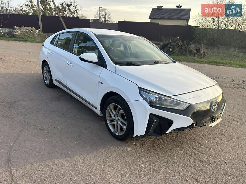 Хетчбек Hyundai Ioniq 2018 в 