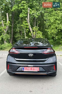 Хэтчбек Hyundai Ioniq 2016 в 