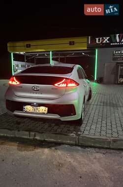 Хэтчбек Hyundai Ioniq 2019 в 
