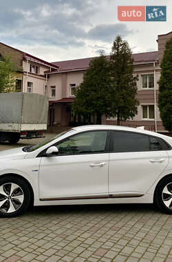 Хетчбек Hyundai Ioniq 2018 в 