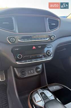 Хетчбек Hyundai Ioniq 2018 в 