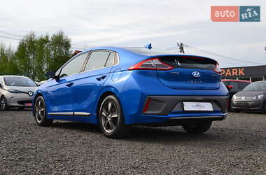 Хэтчбек Hyundai Ioniq 2016 в 