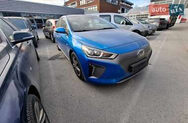 Хэтчбек Hyundai Ioniq 2016 в 