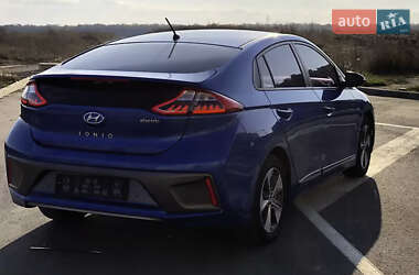 Хэтчбек Hyundai Ioniq 2016 в 