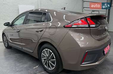 Хэтчбек Hyundai Ioniq 2019 в 