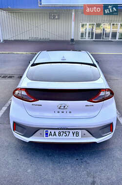 Хэтчбек Hyundai Ioniq 2018 в 