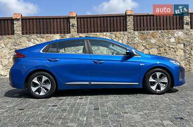 Хэтчбек Hyundai Ioniq 2017 в 