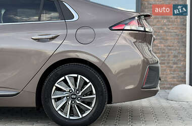 Ліфтбек Hyundai Ioniq 2020 в 
