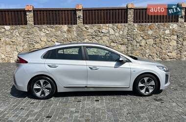 Хэтчбек Hyundai Ioniq 2018 в 