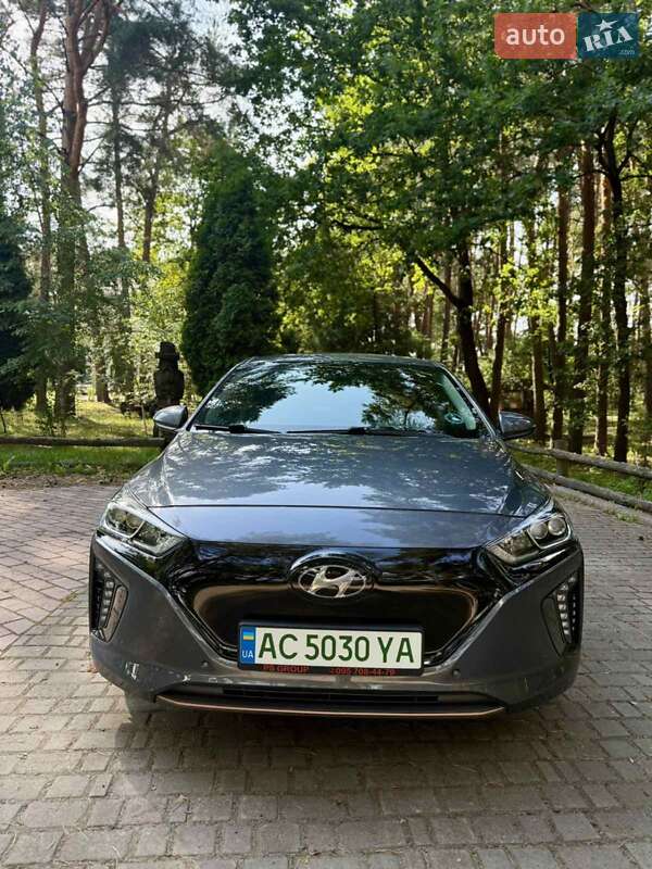 Хэтчбек Hyundai Ioniq 2019 в 