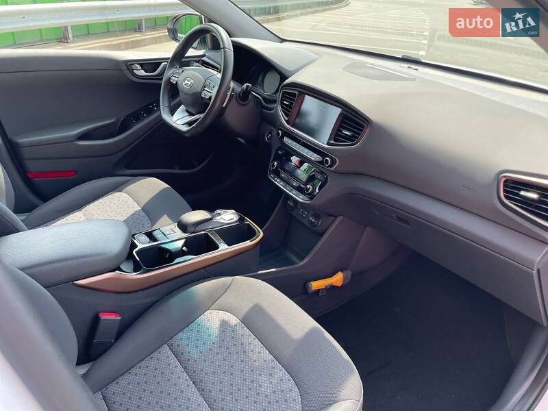 Хетчбек Hyundai Ioniq 2018 в Києві