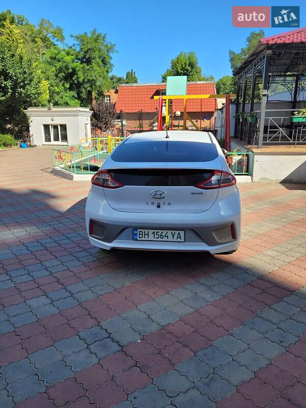 Хэтчбек Hyundai Ioniq 2017 в Одессе