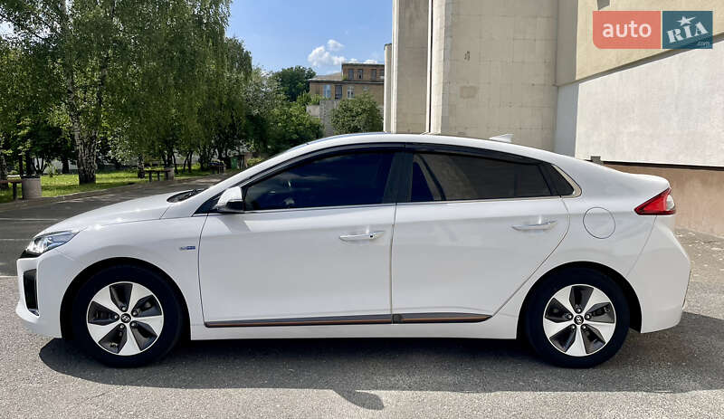 Хэтчбек Hyundai Ioniq 2018 в Киеве
