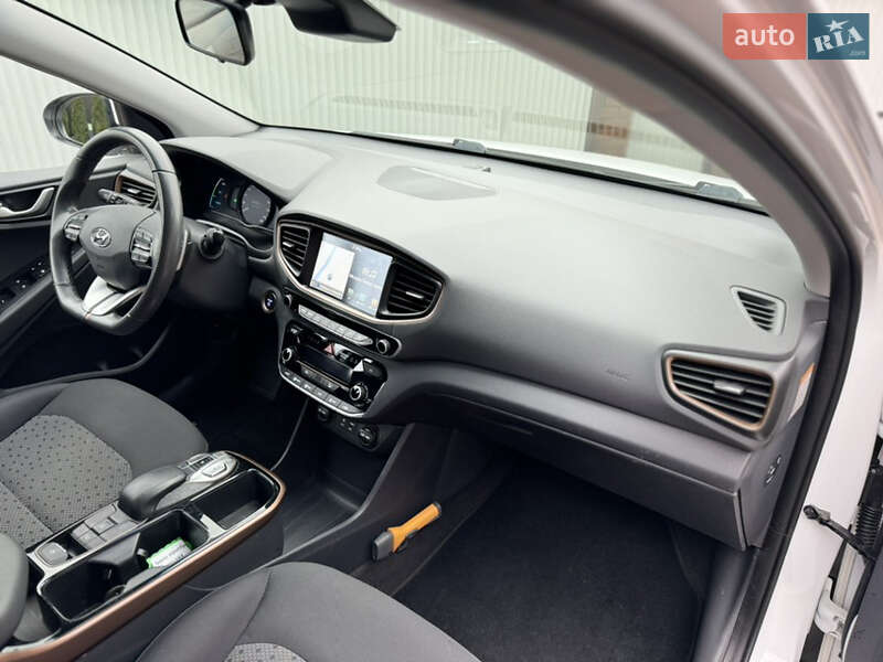 Ліфтбек Hyundai Ioniq 2019 в Чернівцях