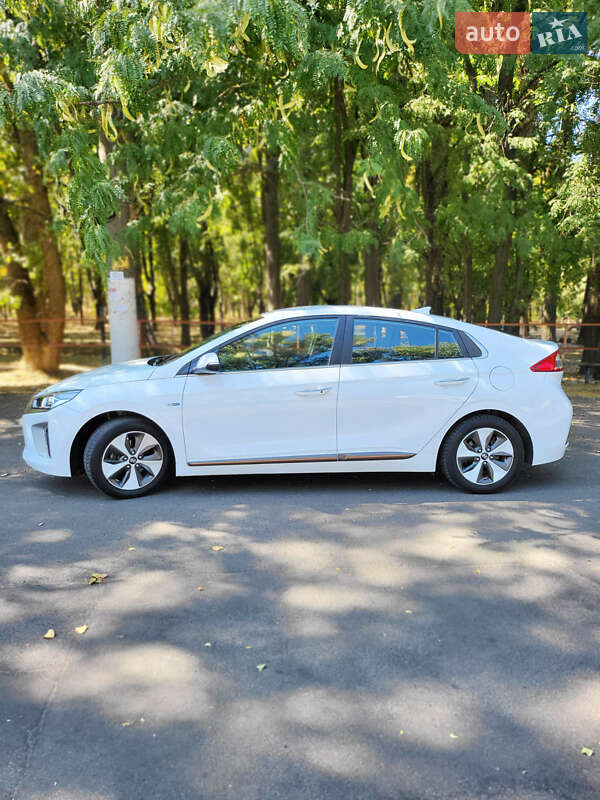 Хэтчбек Hyundai Ioniq 2018 в Одессе фото Хэтчбек Hyundai Ioniq 2018 в Одессе