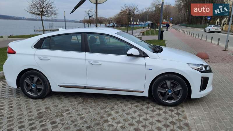 Лифтбек Hyundai Ioniq 2019 в Тернополе фото 2 Лифтбек Hyundai Ioniq 2019 в Тернополе