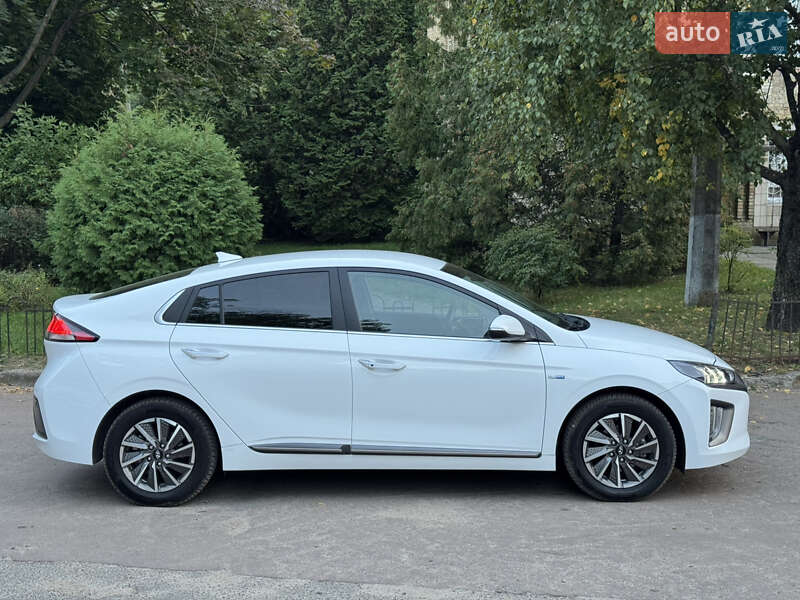 Лифтбек Hyundai Ioniq 2020 в Киеве фото 3 Лифтбек Hyundai Ioniq 2020 в Киеве