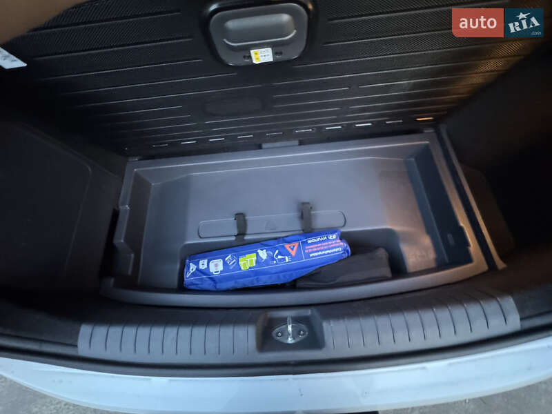 Лифтбек Hyundai Ioniq 2020 в Киеве фото 35 Лифтбек Hyundai Ioniq 2020 в Киеве