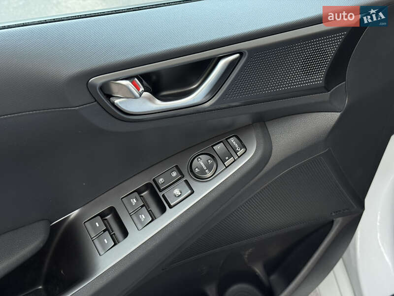Лифтбек Hyundai Ioniq 2020 в Киеве фото 48 Лифтбек Hyundai Ioniq 2020 в Киеве