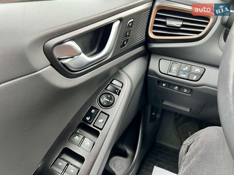 Хэтчбек Hyundai Ioniq 2017 в Луцке фото 48 Хэтчбек Hyundai Ioniq 2017 в Луцке