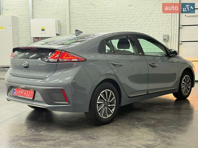 Лифтбек Hyundai Ioniq 2021 в Луцке