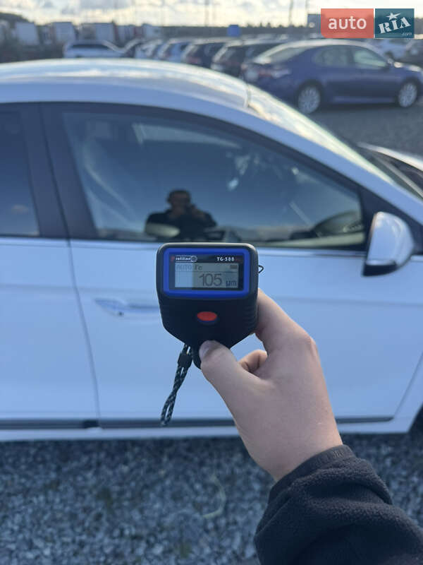 Лифтбек Hyundai Ioniq 2020 в Умани