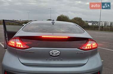 Хэтчбек Hyundai Ioniq 2017 в 
