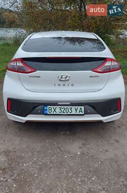Хэтчбек Hyundai Ioniq 2016 в 