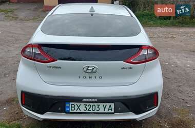 Хэтчбек Hyundai Ioniq 2016 в 