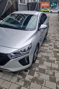 Хэтчбек Hyundai Ioniq 2018 в 
