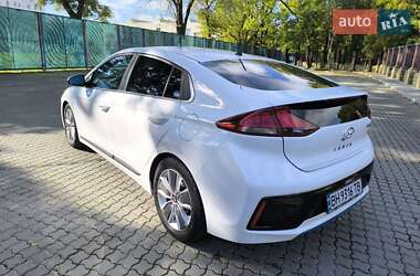 Хетчбек Hyundai Ioniq 2017 в 