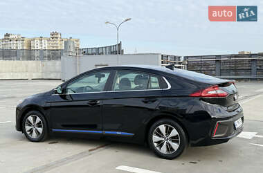 Хэтчбек Hyundai Ioniq 2018 в 