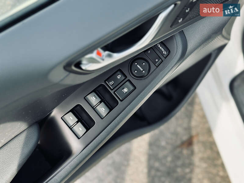 Хэтчбек Hyundai Ioniq 2017 в Кременчуге