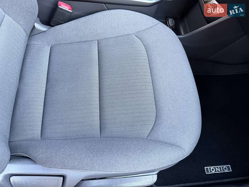 Лифтбек Hyundai Ioniq 2020 в Львове фото 77 Лифтбек Hyundai Ioniq 2020 в Львове