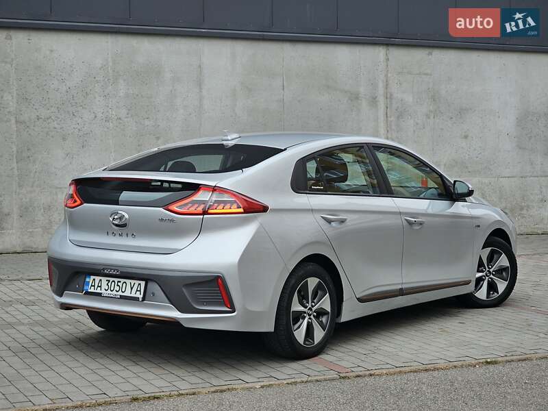 Лифтбек Hyundai Ioniq 2019 в Киеве