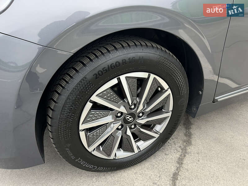 Лифтбек Hyundai Ioniq 2019 в Киеве фото 5 Лифтбек Hyundai Ioniq 2019 в Киеве