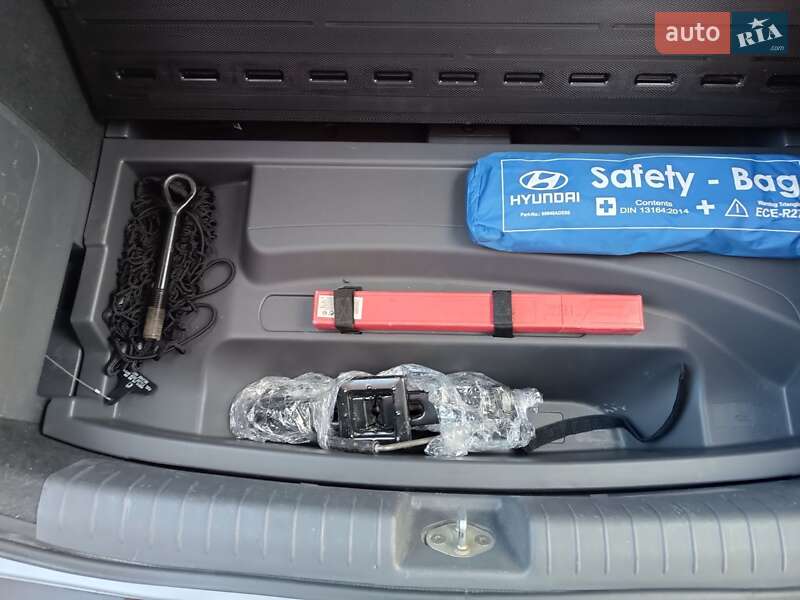 Хэтчбек Hyundai Ioniq 2016 в Киеве