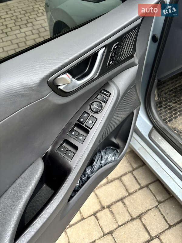 Хэтчбек Hyundai Ioniq 2017 в Полтаве