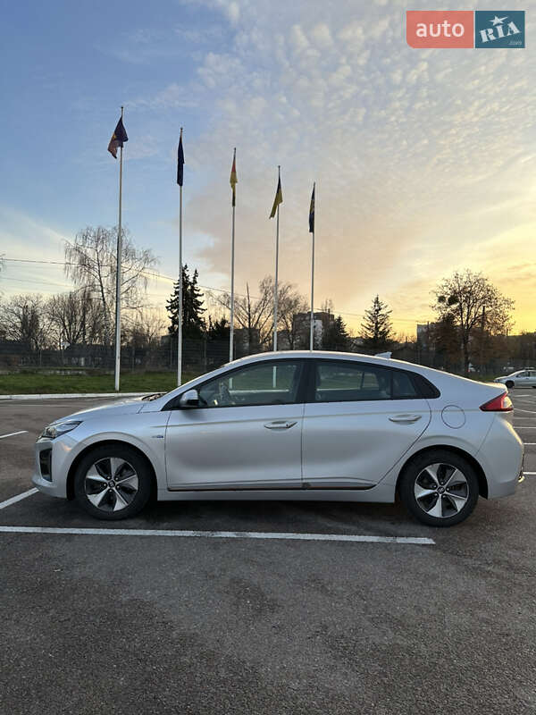 Хэтчбек Hyundai Ioniq 2018 в Житомире фото 10 Хэтчбек Hyundai Ioniq 2018 в Житомире