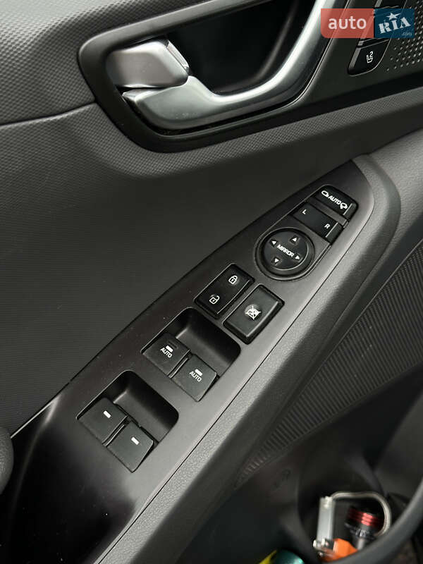 Хетчбек Hyundai Ioniq 2018 в Черкасах