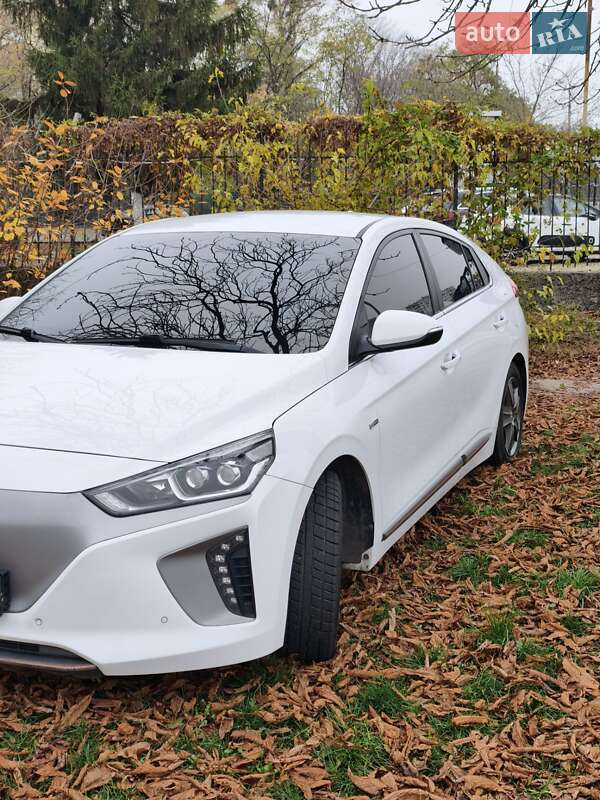 Хетчбек Hyundai Ioniq 2017 в Житомирі фото 6 Хетчбек Hyundai Ioniq 2017 в Житомирі