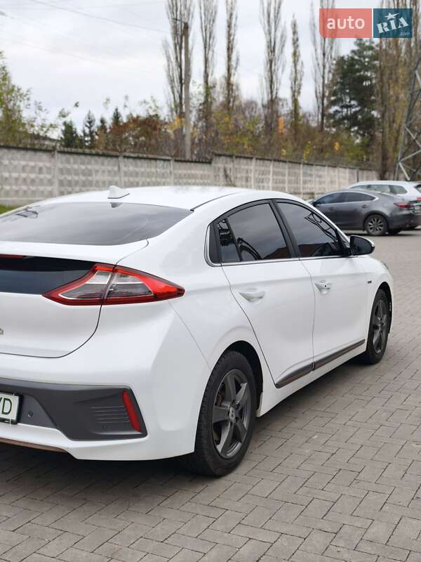 Хетчбек Hyundai Ioniq 2017 в Житомирі фото 12 Хетчбек Hyundai Ioniq 2017 в Житомирі