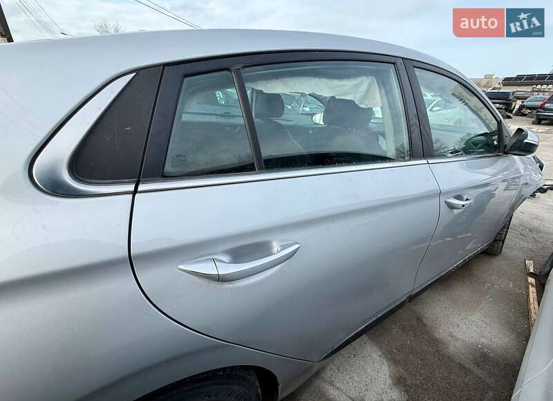 Хэтчбек Hyundai Ioniq 2018 в Киеве фото 15 Хэтчбек Hyundai Ioniq 2018 в Киеве